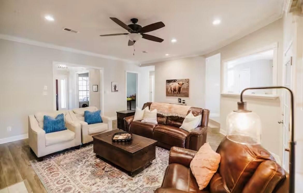 Interior, Living room, Recessed Lighting, Wood Texture Flooring