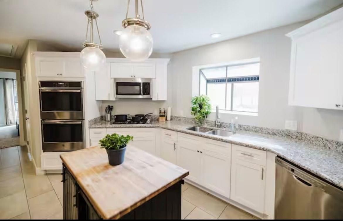 Interior, Kitchen, Pendant Lights, Recessed Lighting, Stainless Steel Appliances