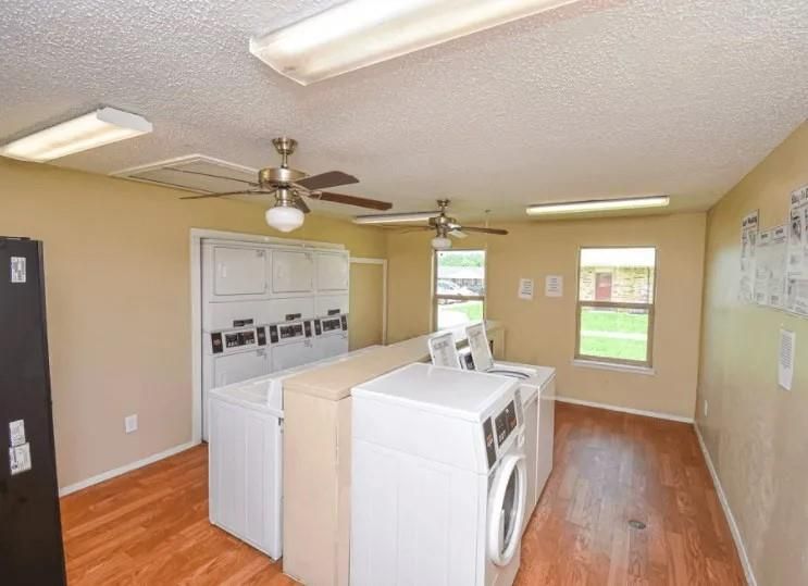 Interior, Washer, Wood Texture Flooring