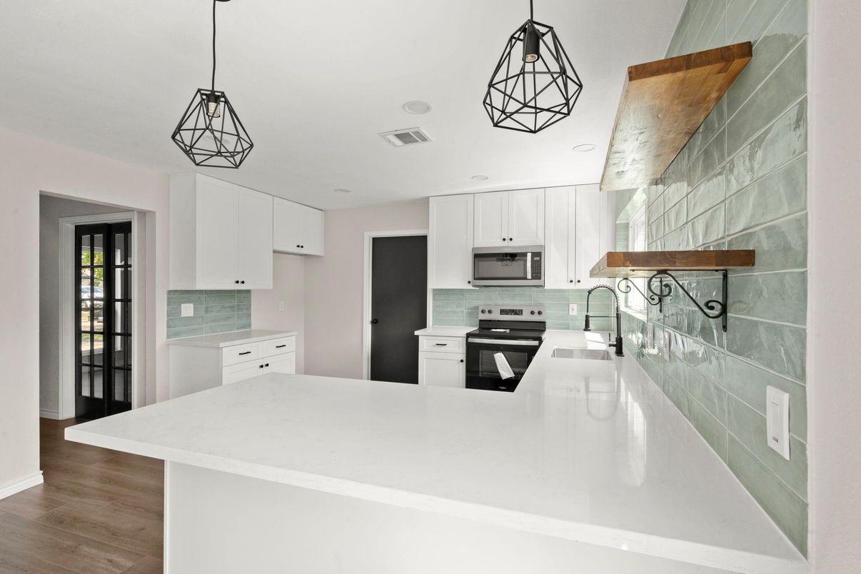 Interior, Kitchen, Pendant Lights, Recessed Lighting, Wood Texture Flooring