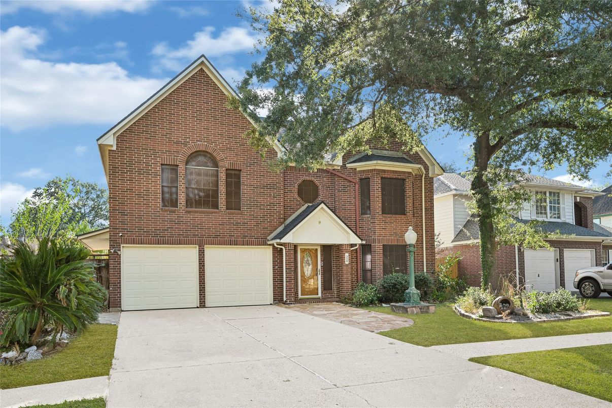 Attached, Exterior, Facade, Brick Facade, Brick Traditional