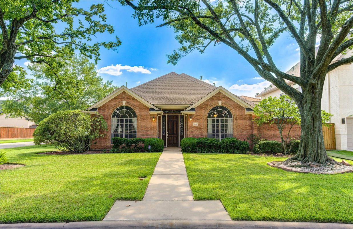 Exterior, Facade, Brick Facade, Brick Traditional
