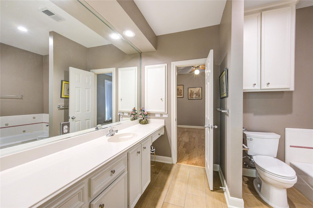 Bathroom, Interior, Recessed Lighting, Wood Texture Flooring
