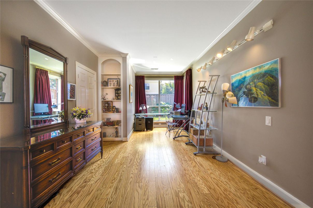 Interior, Recessed Lighting, Wood Texture Flooring