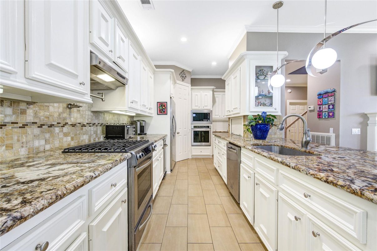 Interior, Kitchen, Pendant Lights, Recessed Lighting, Stainless Steel Appliances
