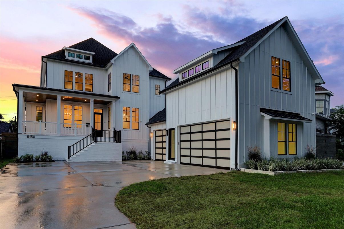 Attached, Exterior, Facade, Farmhouse