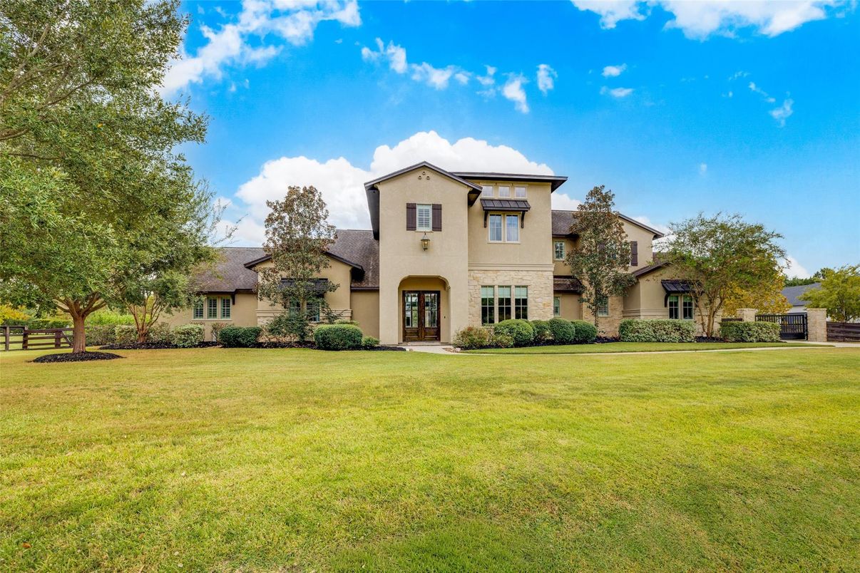 Backyard, Exterior, Facade, French Provincial