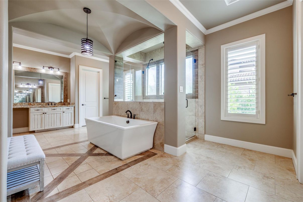 Bathroom, Free Standing Baths, Interior, Pendant Lights