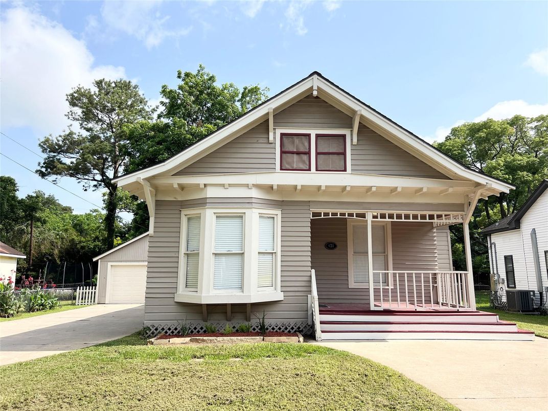 Exterior, Facade, American Craftsman