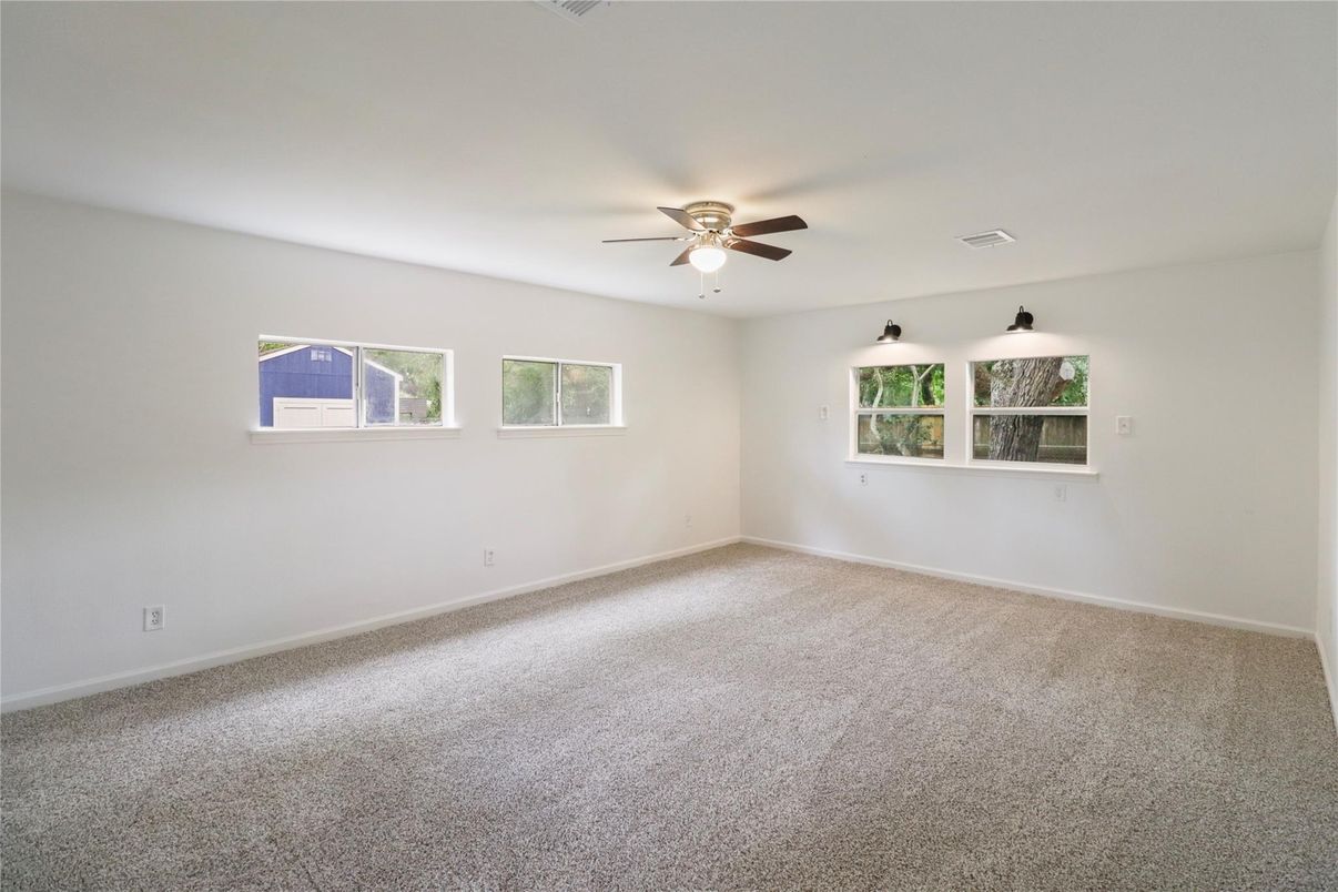 Empty room, Interior