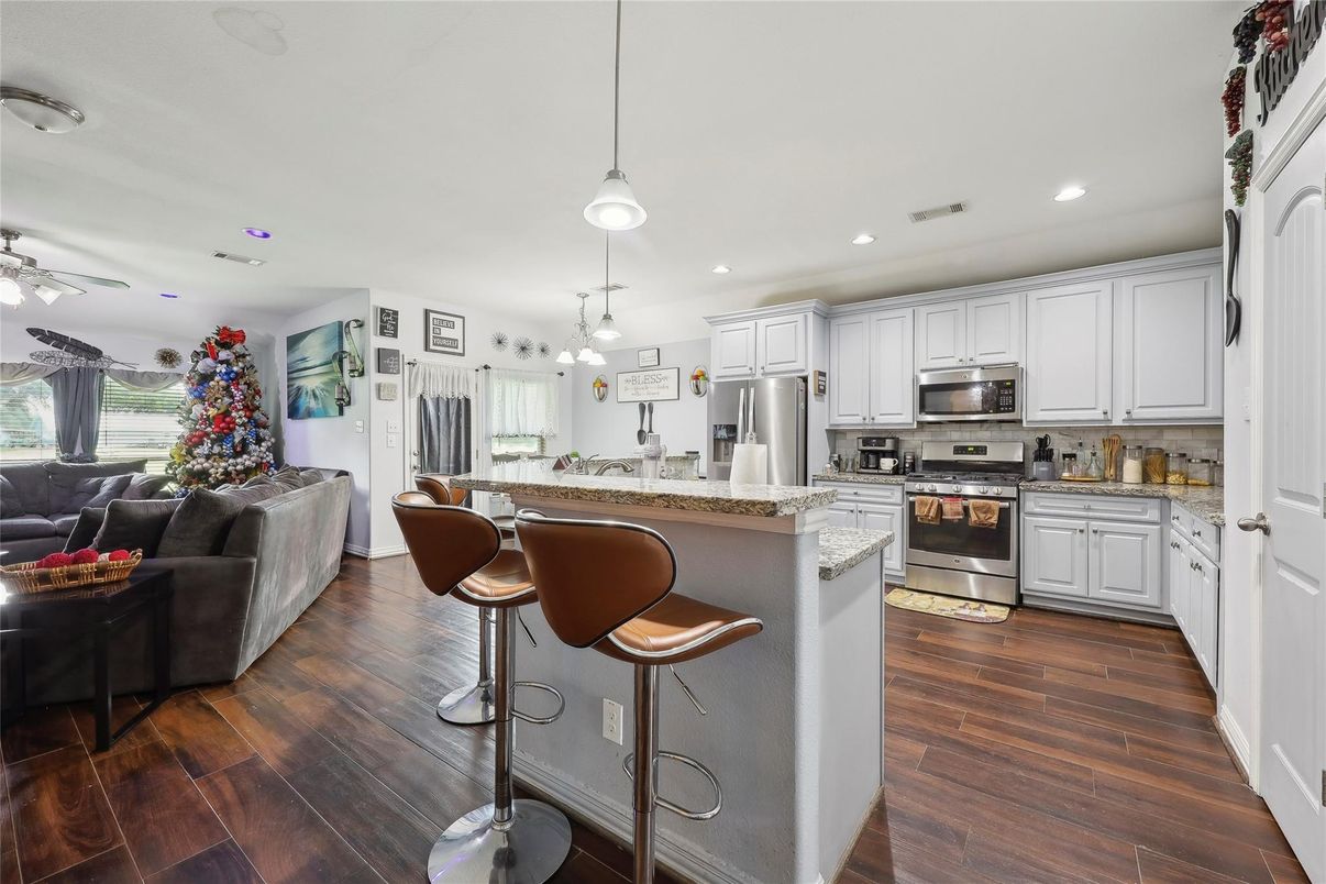 Interior, Kitchen, Living room, Pendant Lights, Recessed Lighting, Stainless Steel Appliances, Wood Texture Flooring