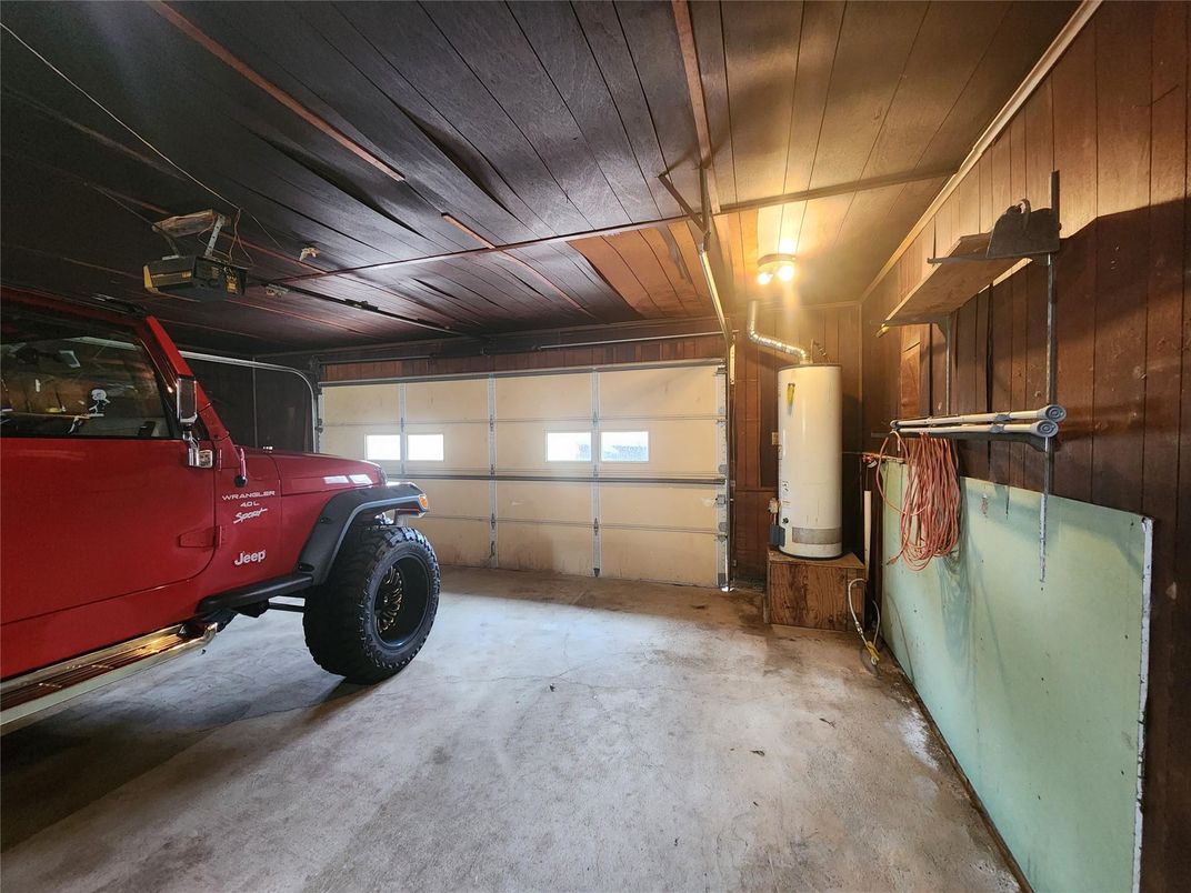 Garage, Interior