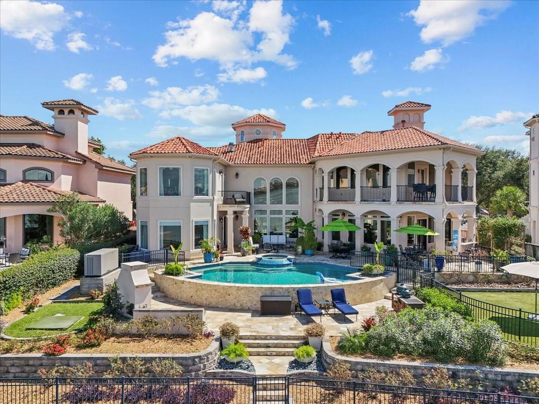 Exterior, Facade, Pool, Mediterranean