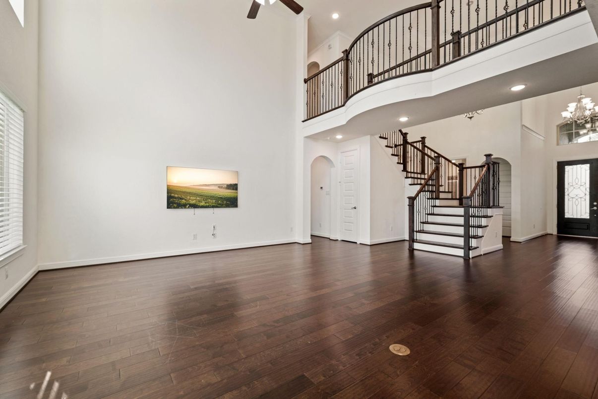 Interior, Recessed Lighting, Wood Texture Flooring