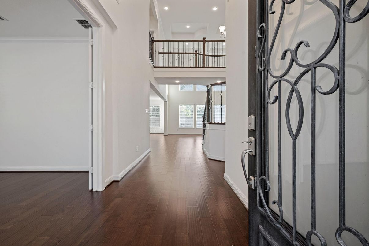Interior, Pendant Lights, Recessed Lighting, Wood Texture Flooring