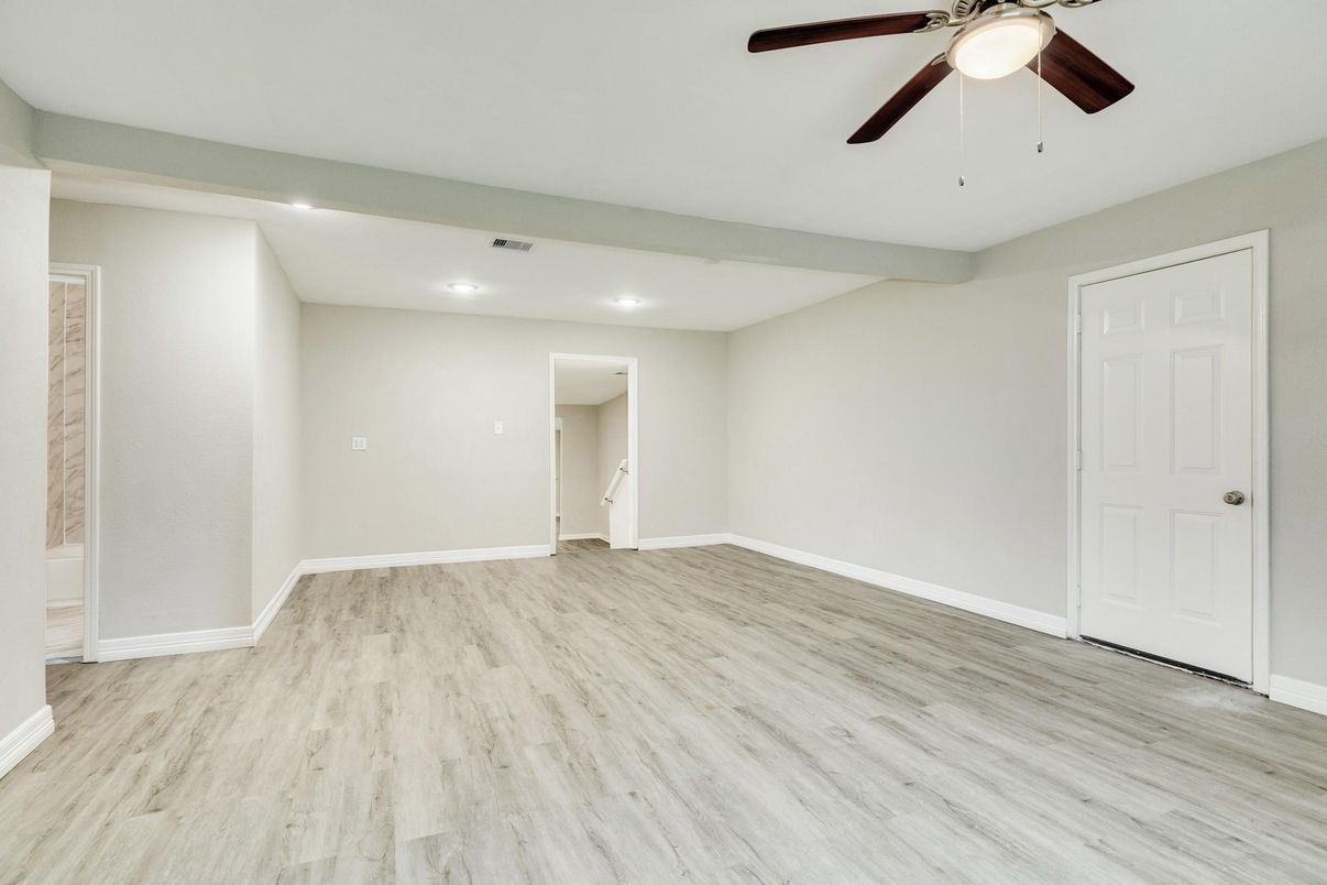 Empty room, Interior, Recessed Lighting, Wood Texture Flooring