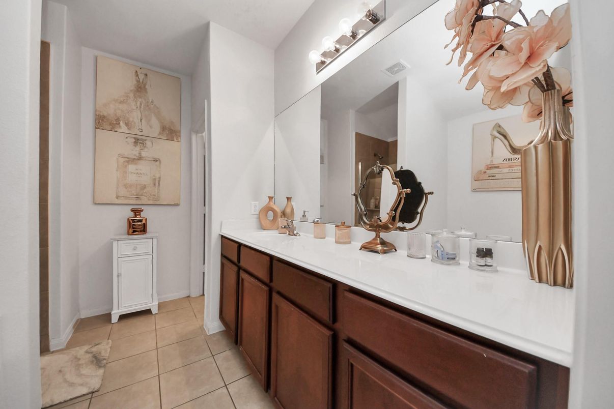 Bathroom, Dual Sink Vanities, Interior
