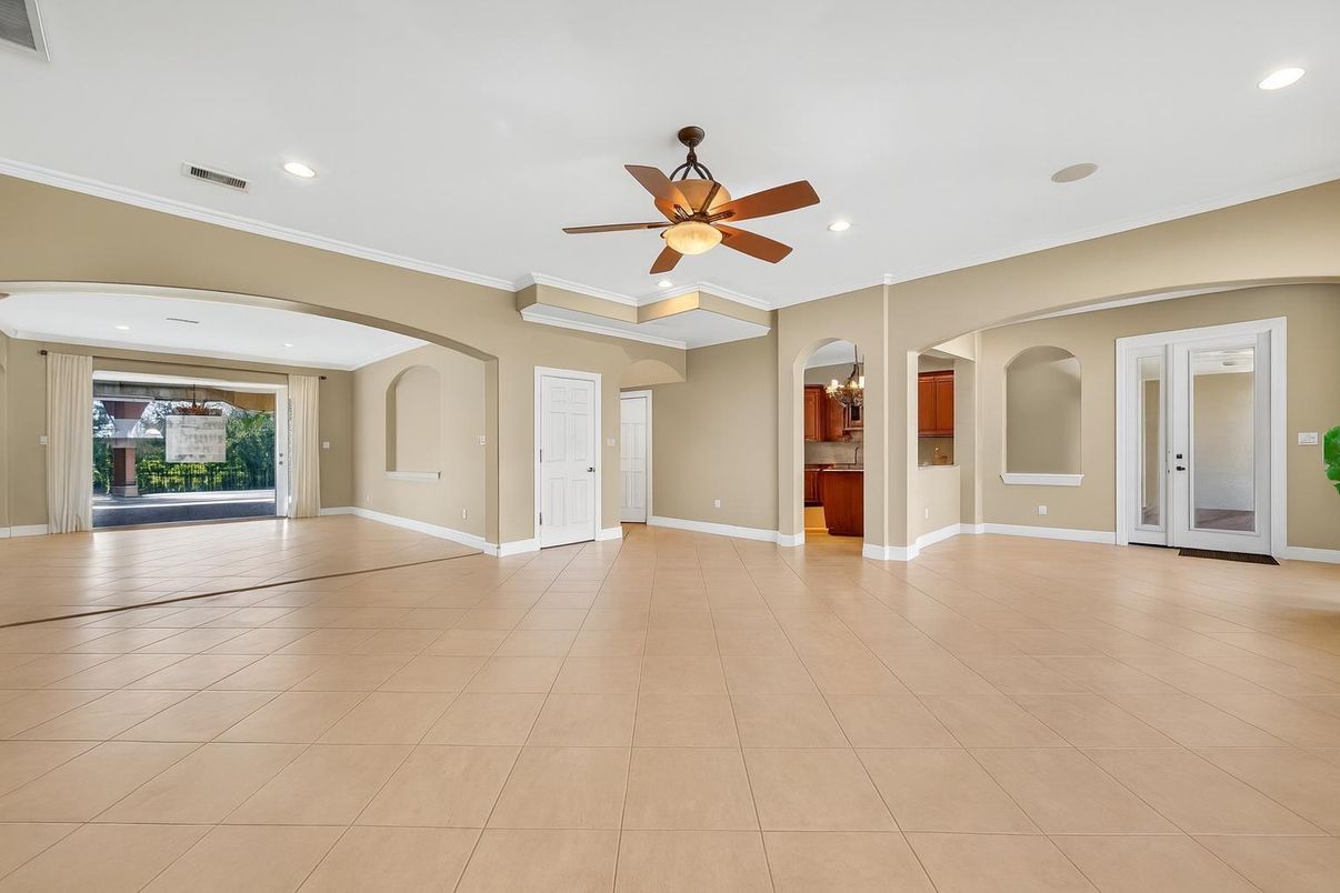 Empty room, Interior, Recessed Lighting, Wood Texture Flooring