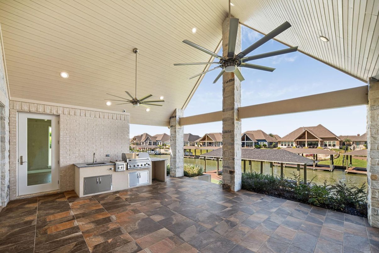 Exterior, Outdoor Kitchen