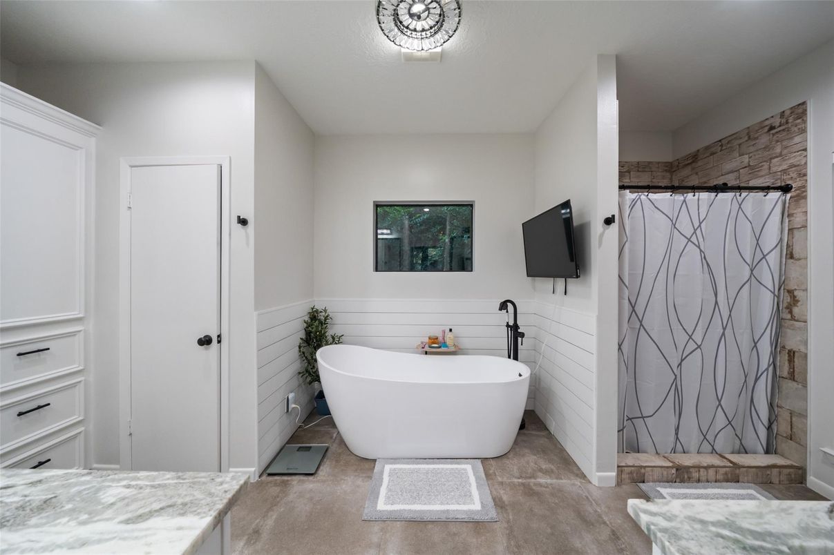 Bathroom, Free Standing Baths, Interior
