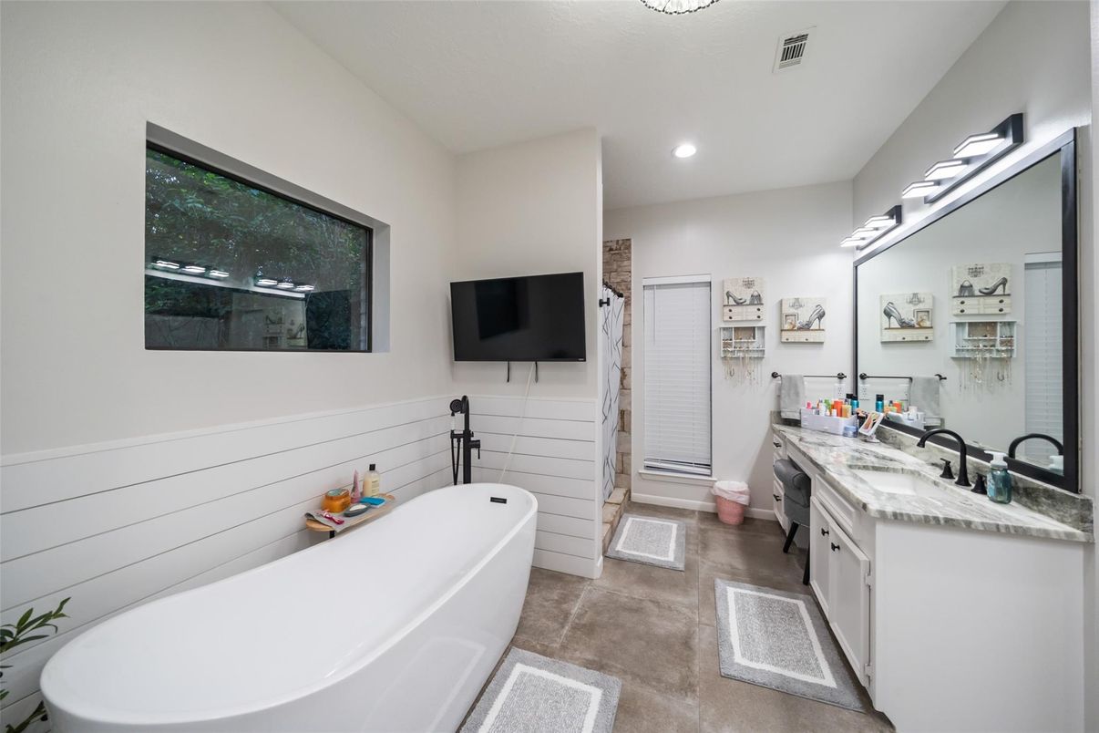 Bathroom, Dual Sink Vanities, Free Standing Baths, Interior, Recessed Lighting