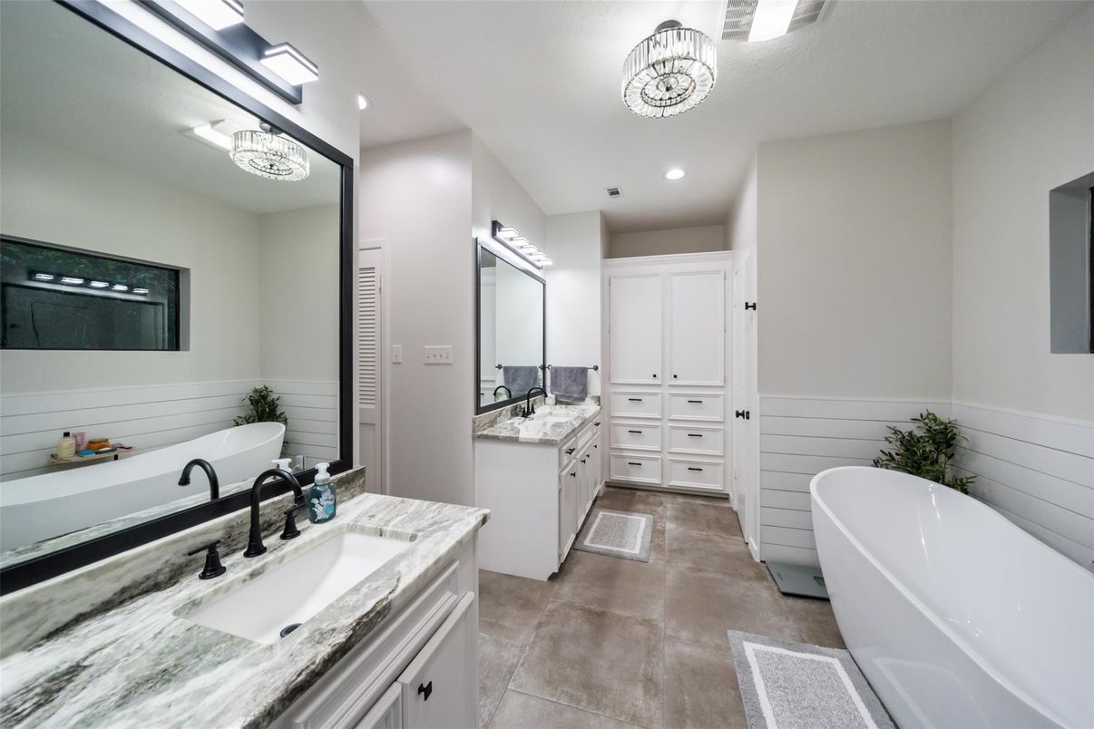 Bathroom, Dual Sink Vanities, Free Standing Baths, Interior, Recessed Lighting