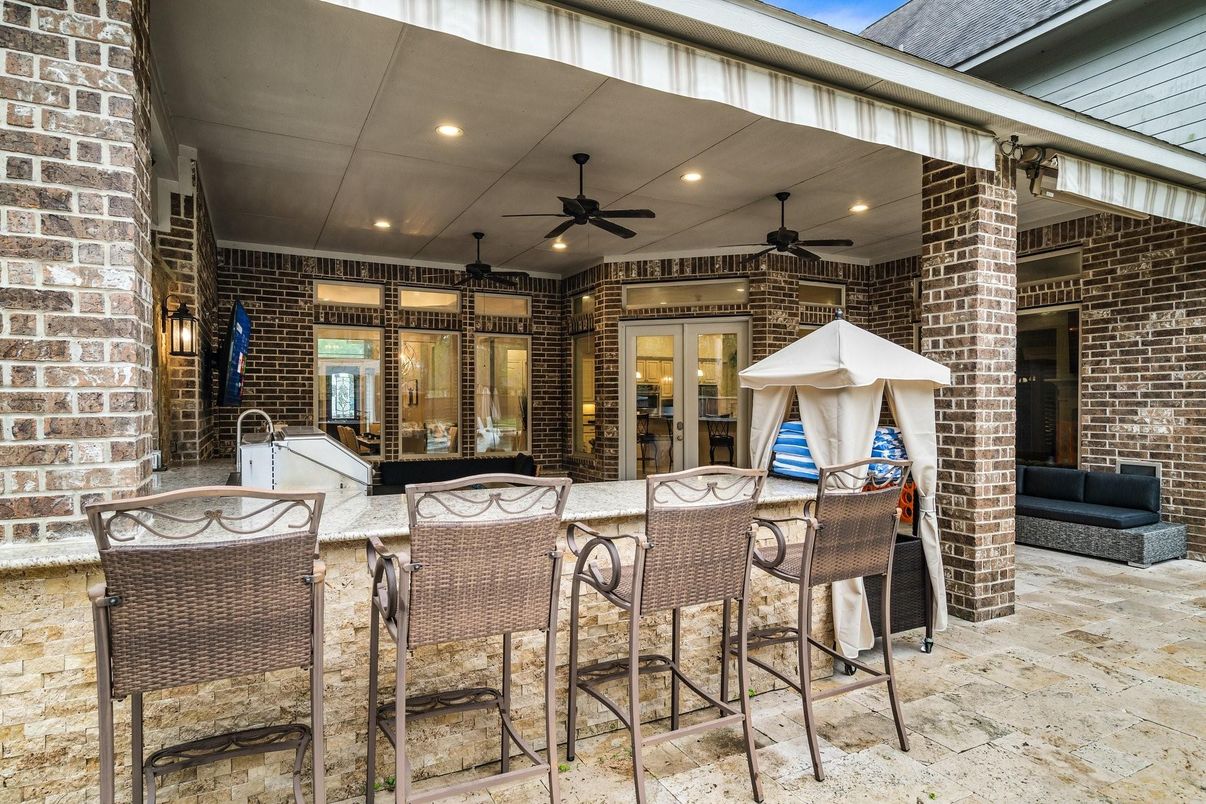 Exterior, Outdoor Kitchen