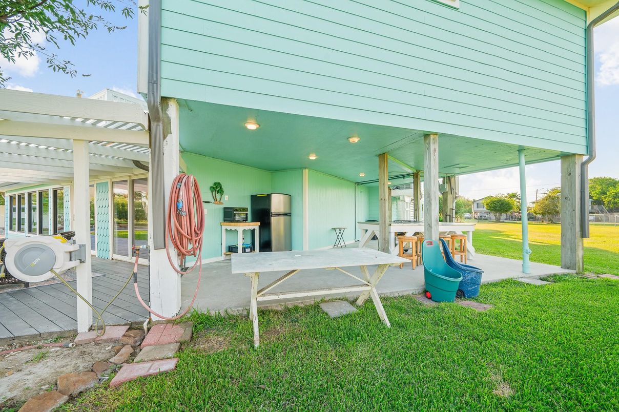 Backyard, Exterior
