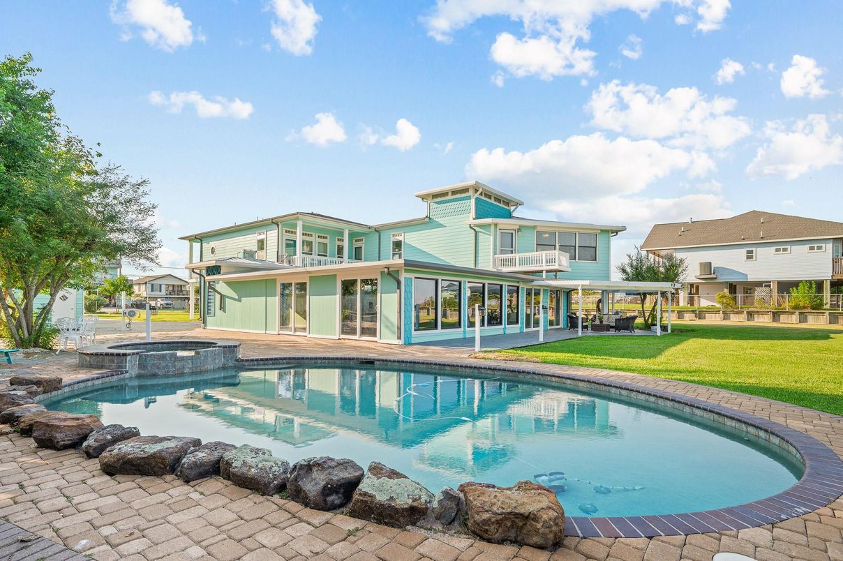 Exterior, Pool