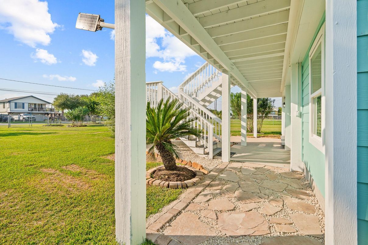 Backyard, Exterior