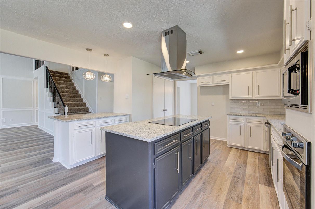 Interior, Kitchen, Pendant Lights, Recessed Lighting, Wood Texture Flooring
