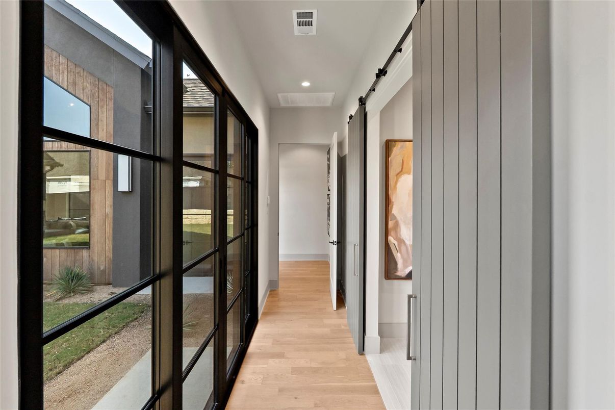 Interior, Recessed Lighting, Wood Texture Flooring