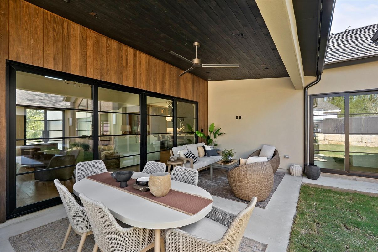 Dining room, Exterior