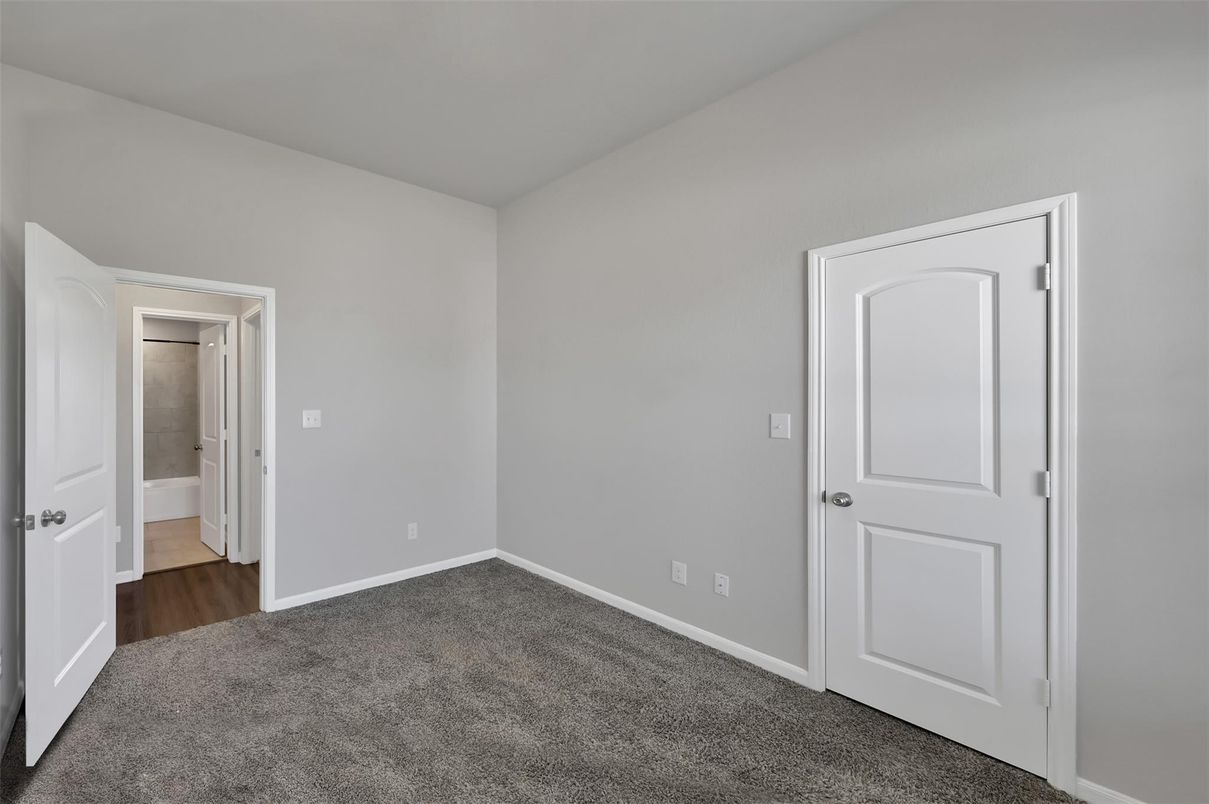 Empty room, Interior