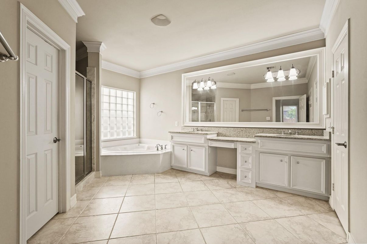 Bathroom, Dual Sink Vanities, Interior, Recessed Lighting