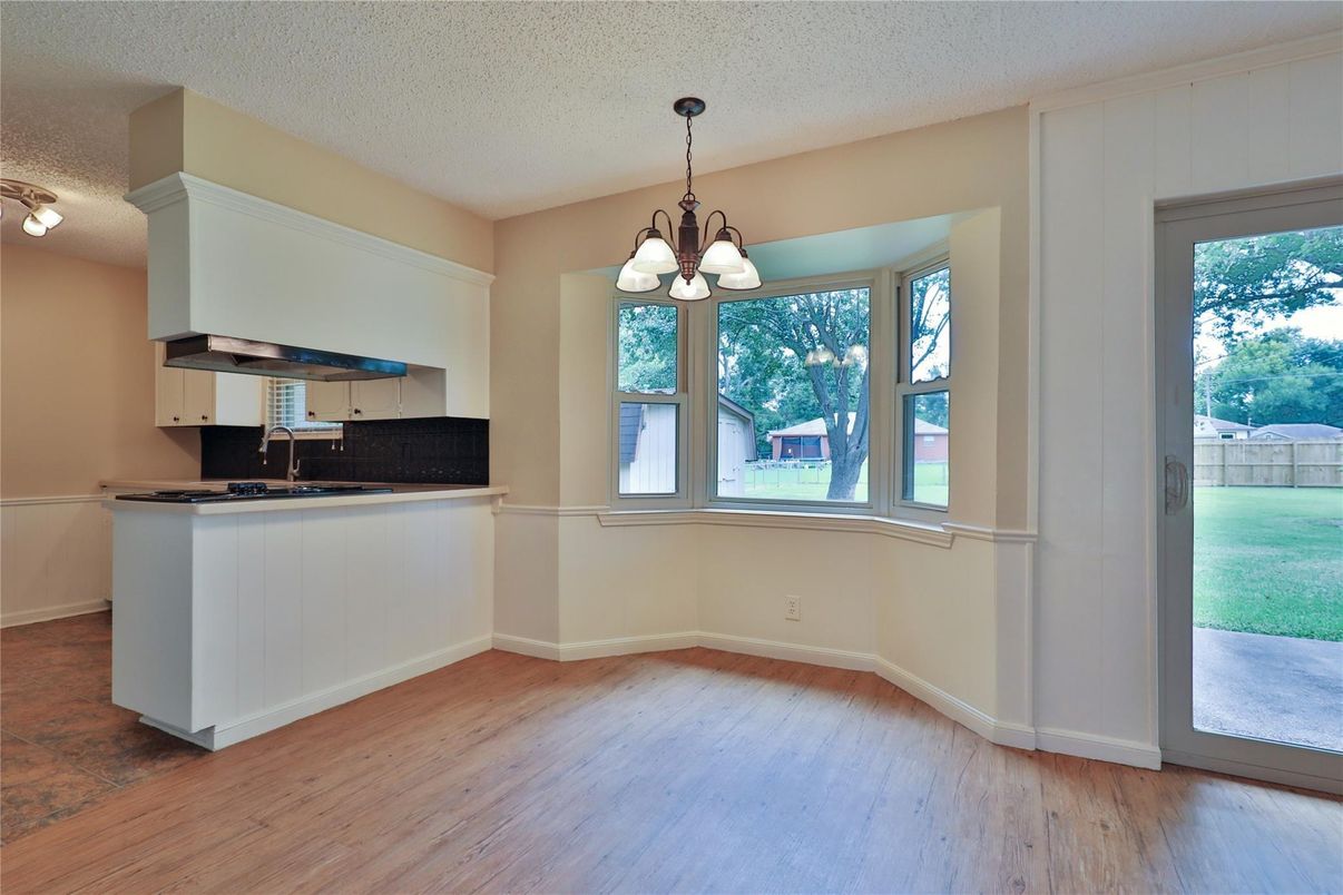Chandelier, Interior, Kitchen, Wood Texture Flooring