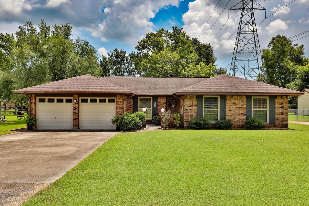 Attached, Exterior, Facade, Brick Facade, Ranch