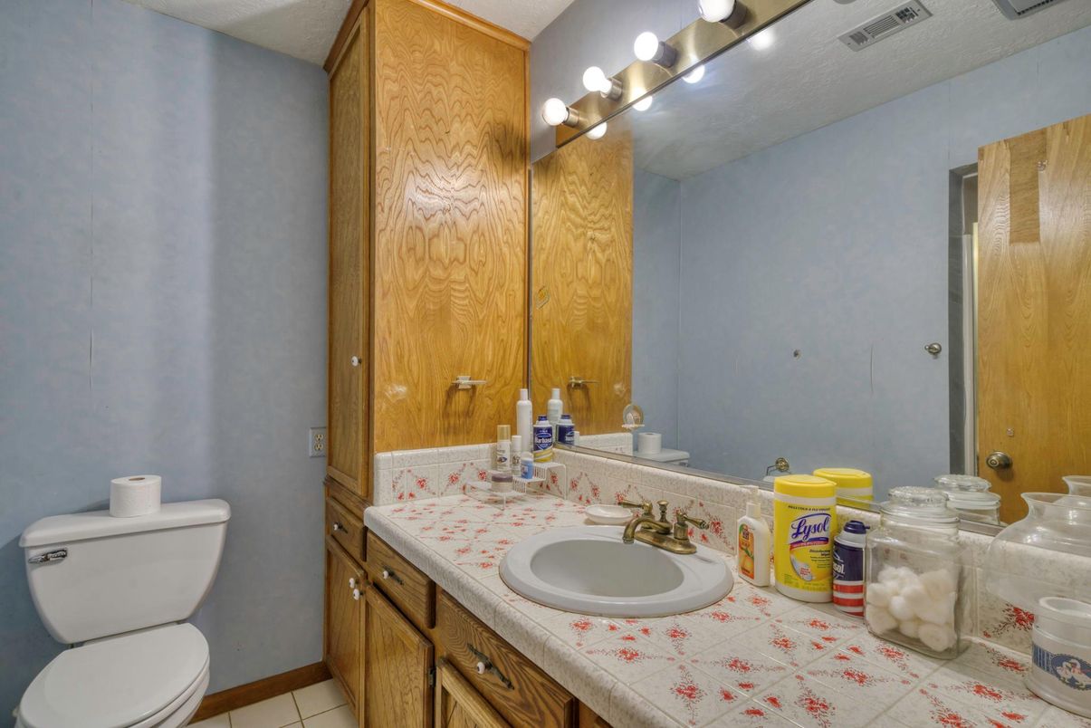 Bathroom, Interior, Tile Countertops
