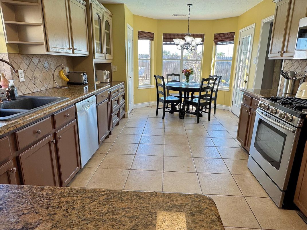 Chandelier, Dining room, Interior, Kitchen