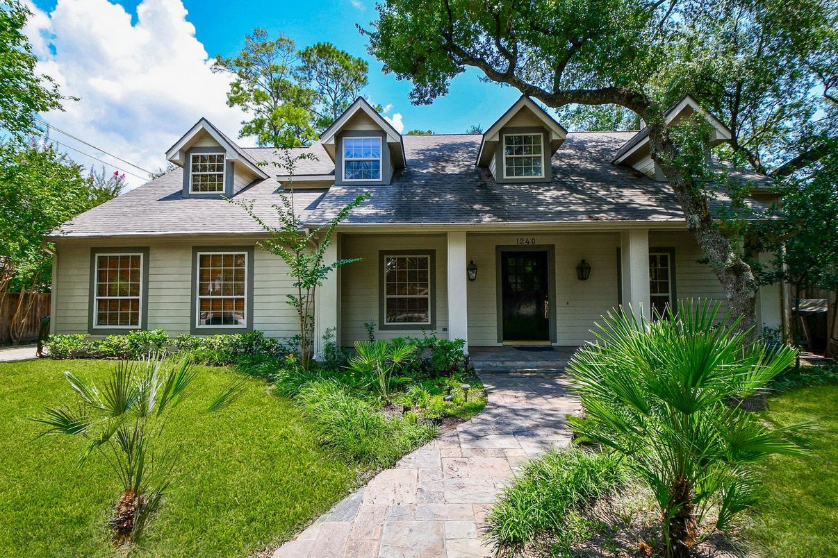 Exterior, Facade, Cape Cod