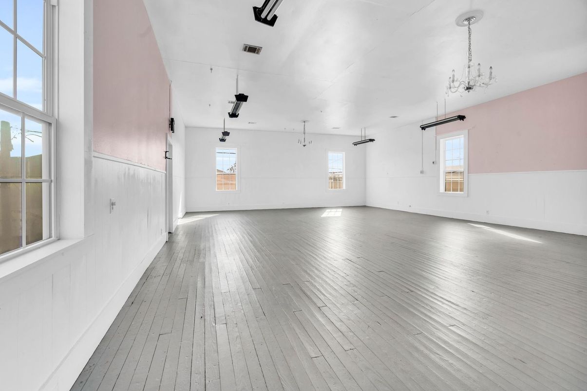 Chandelier, Empty room, Interior, Wood Texture Flooring