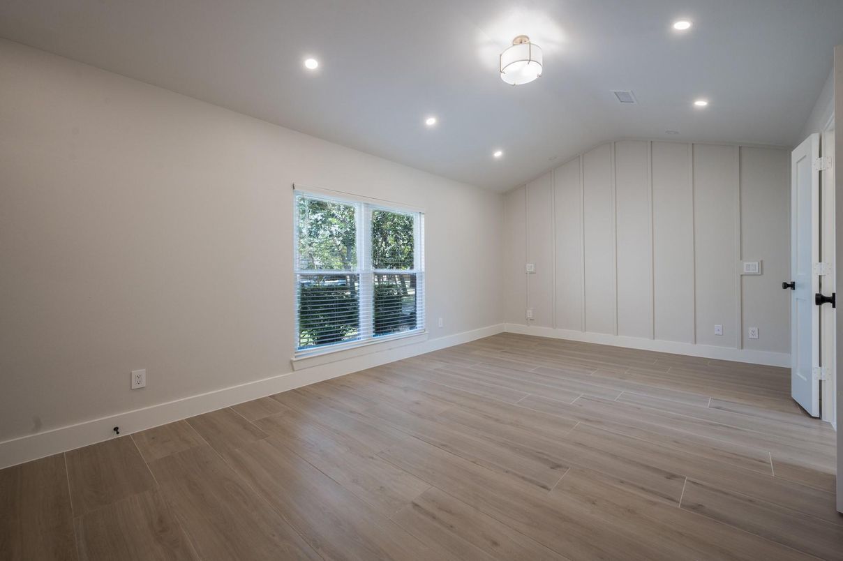 Empty room, Interior, Recessed Lighting, Wood Texture Flooring