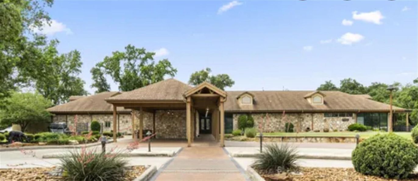 Backyard, Exterior, Facade, Ranch