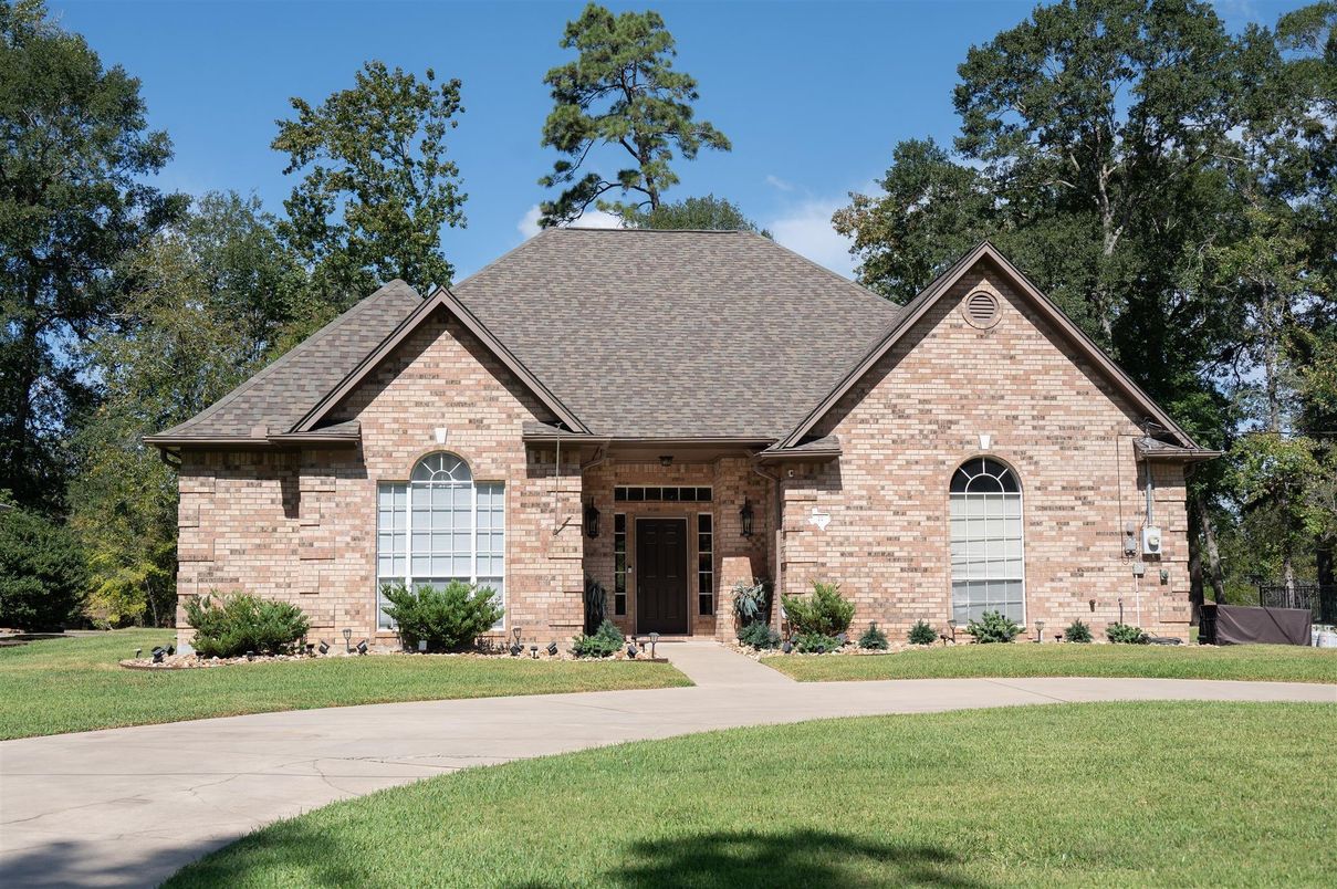 Exterior, Facade, Brick Facade, Brick Traditional