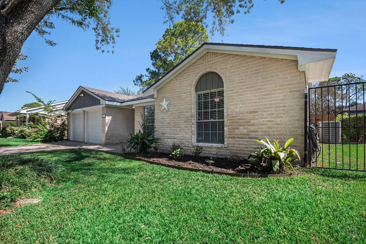 Backyard, Detached Garage, Exterior