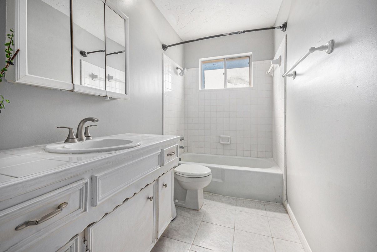 Bathroom, Interior, Tile Countertops