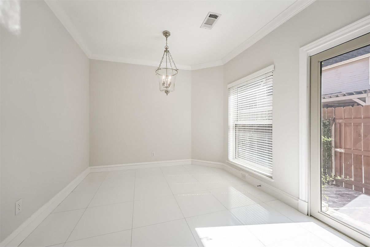 Empty room, Interior, Pendant Lights
