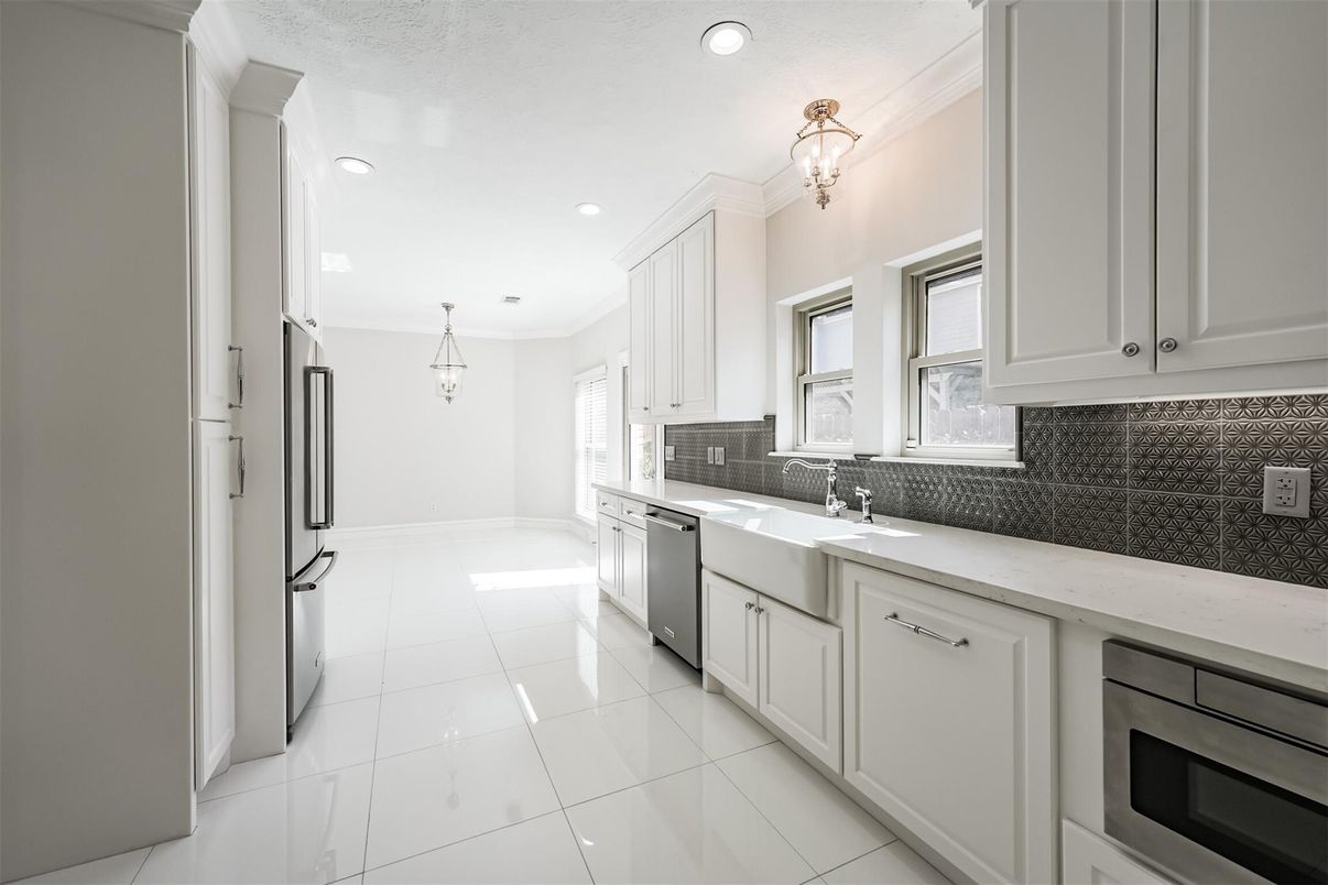 Interior, Kitchen, Pendant Lights, Recessed Lighting, Stainless Steel Appliances