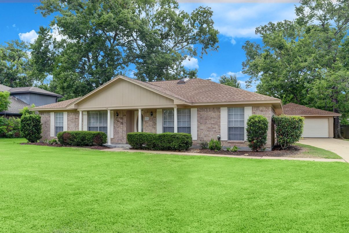 Attached, Backyard, Detached Garage, Exterior, Facade, Brick Facade, Ranch