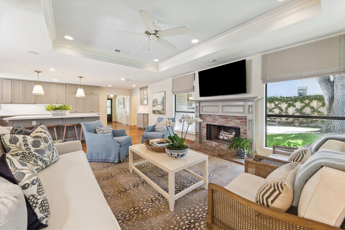Fireplace, Interior, Living room, Pendant Lights, Recessed Lighting